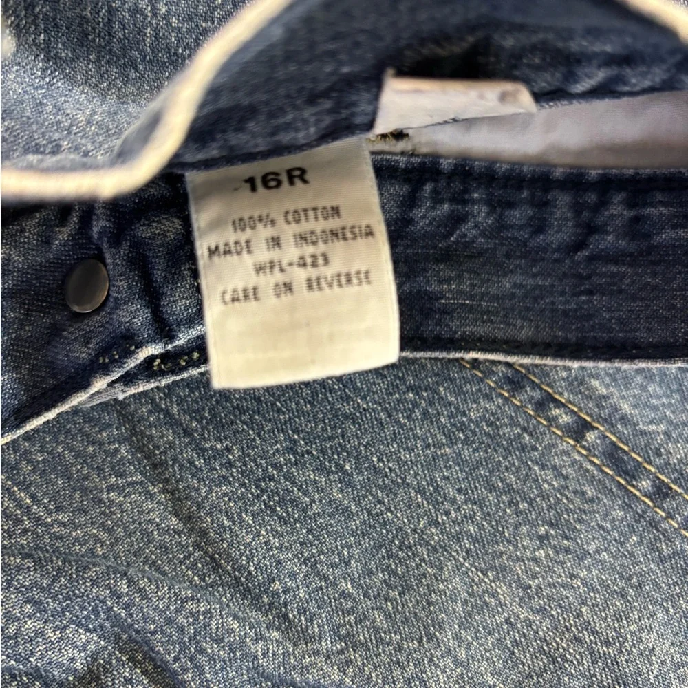 Levis reposhing this